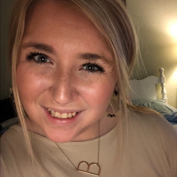 Meet your Posher, Bethanie - Picture 1 of 1